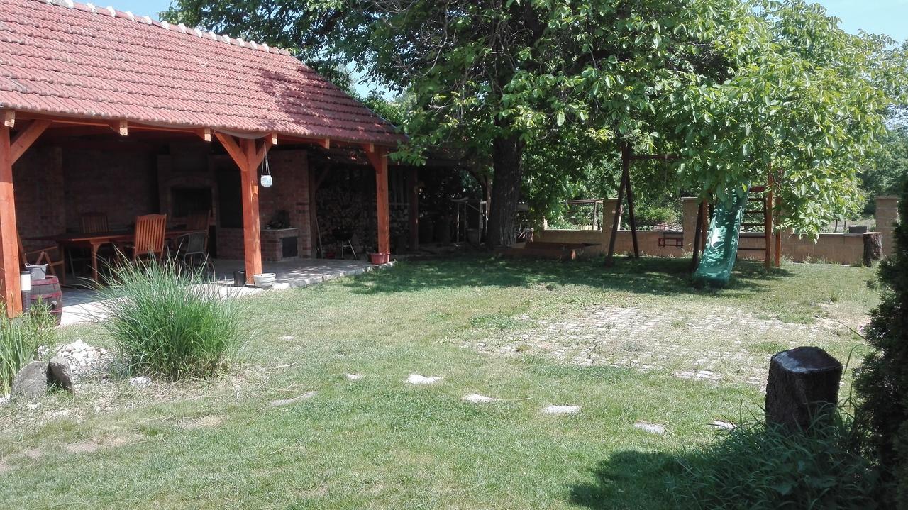 Penzion U Reky Vojkovice  Екстериор снимка